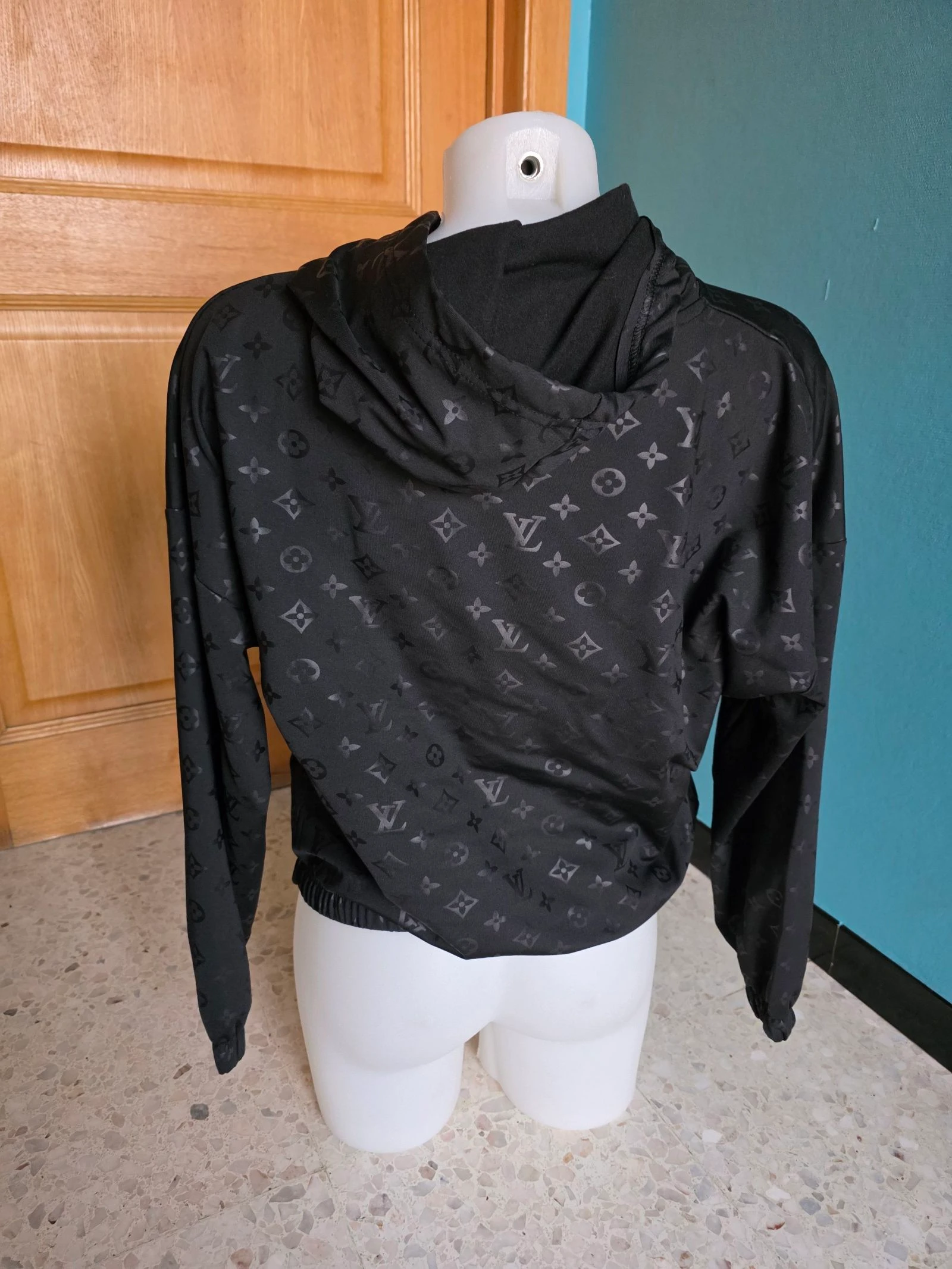 Moletom preto inspirado no LV – photo 3